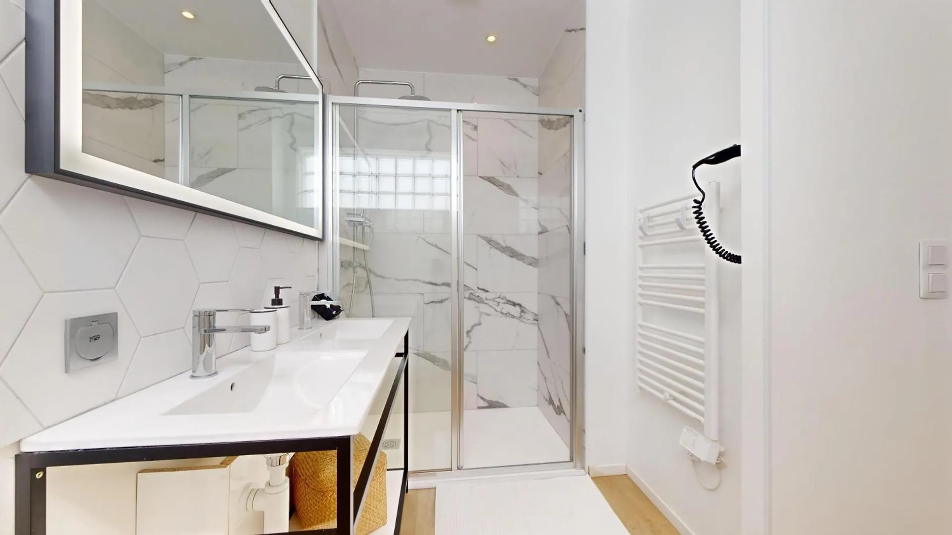 Expat Renting - L'Espace D'Un Moment - Love Room Toulouse Apartment